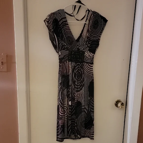 Bisou Bisou Black and White Sheath Dress with Flutter Cap Sleeves - Picture 1 of 7